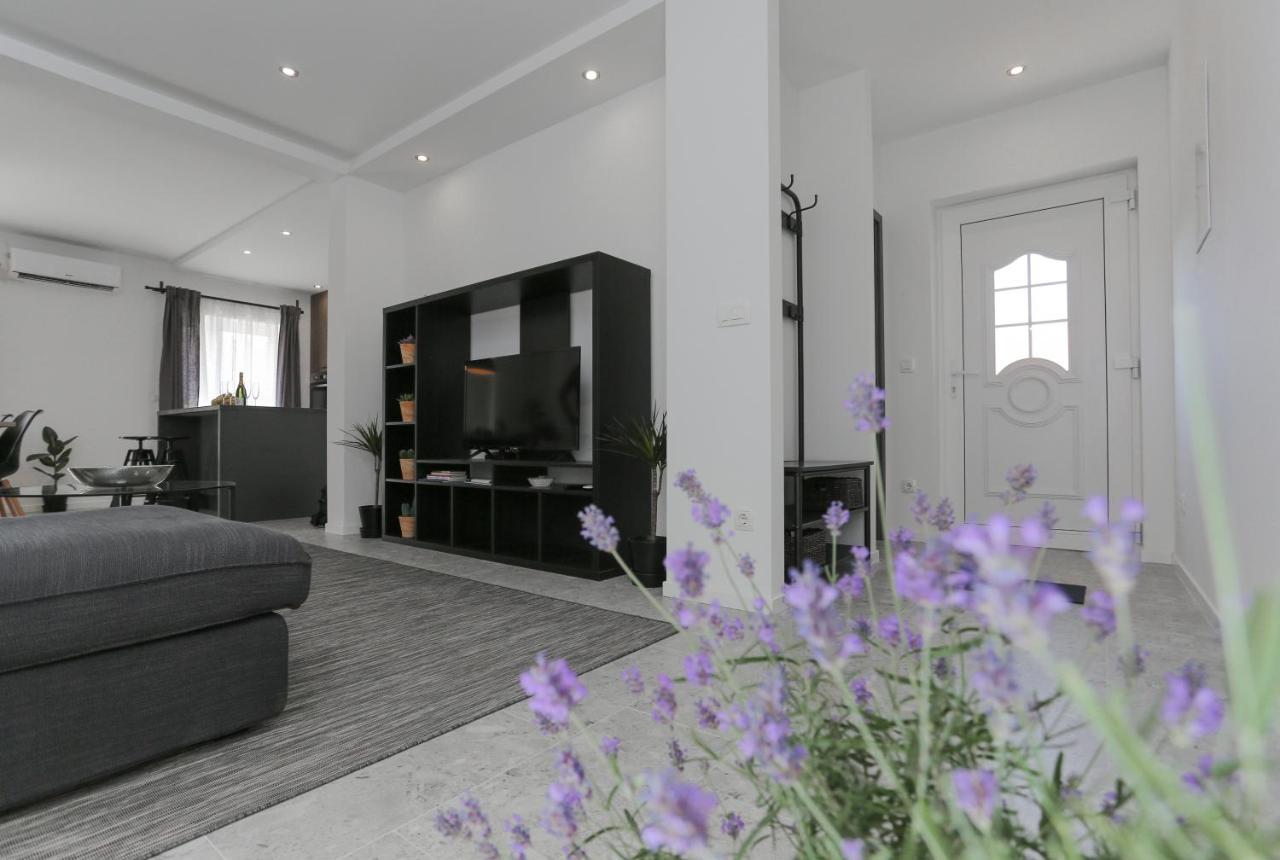 Apartments Martic スペタル 部屋 写真